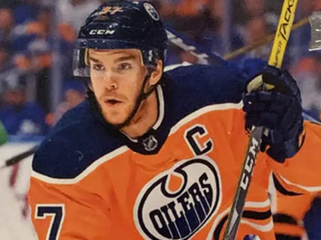 McDavid Raises Eyebrows Answering Oilers Extension Questions