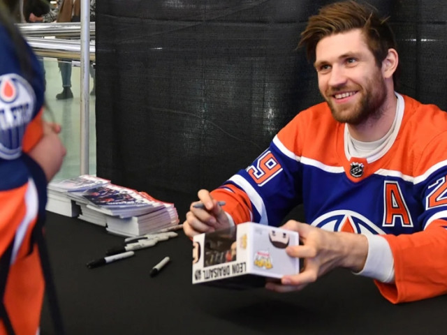 Oilers announce West Edmonton Mall player autograph sessions