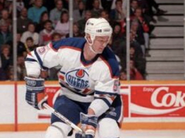 On this day in 1991, the Edmonton Oilers trade Steve Smith to the Chicago Blackhawks in exchange for Dave Manson