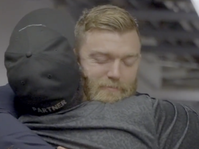 Oilers' Ekholm shares the most heartwarming hug in return to Nashville