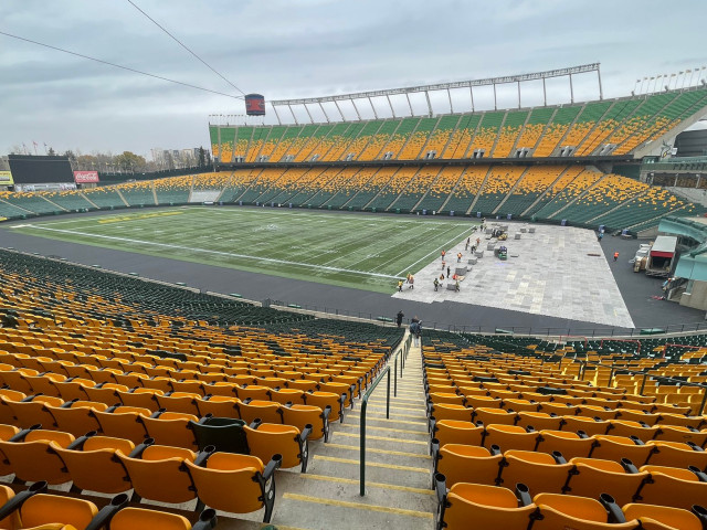 NHL begins process of building rink for Heritage Classic between Oilers, Flames