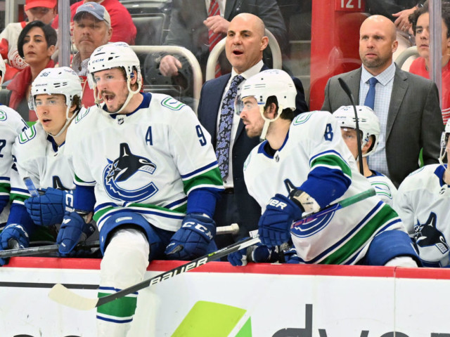 Tocchet slams Canucks' effort vs. Flyers: 'Who are we to think we're anybody?'