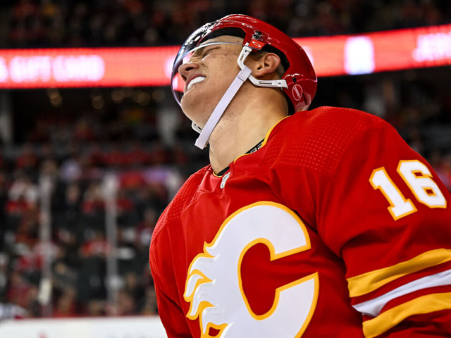 Zadorov apologizes to Flames fans: 'We're playing like shit right now'