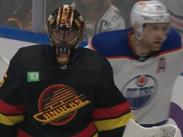 Oilers’ Draisaitl scores on open net as Canucks’ Demko gets tripped behind net