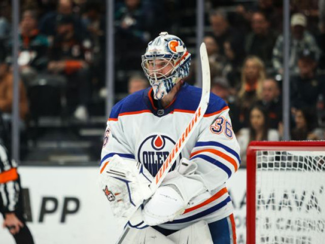 Slumping Oilers put goalie Campbell on waivers