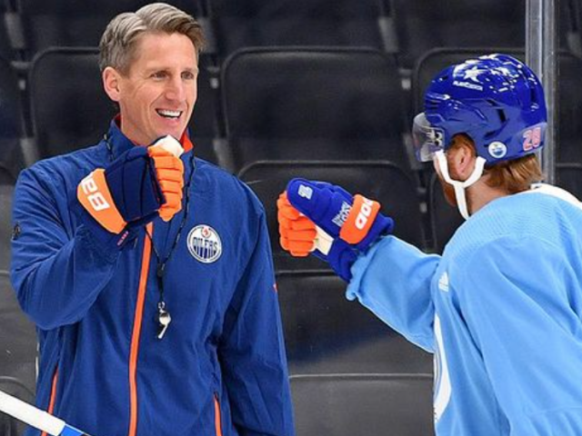 Oilers' new coach Knoblauch shakes up team's lines ahead of his first game in charge