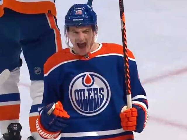 Oilers’ Hyman shovels in puck off perfect flip pass from McDavid