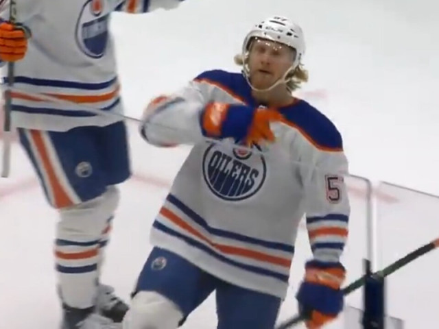 Oilers’ Hamblin snaps one top corner for his first NHL goal vs. Lightning