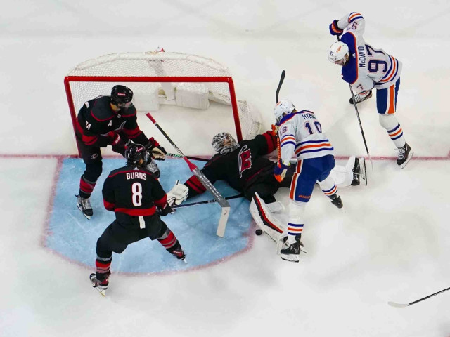 Game Highlights 18.0: Carolina Hurricanes beat Edmonton Oilers 6-3