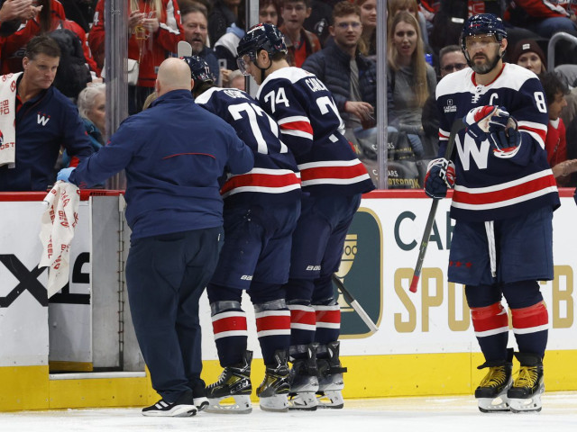 Washington Capitals’ T.J. Oshie leaves game early with upper-body injury