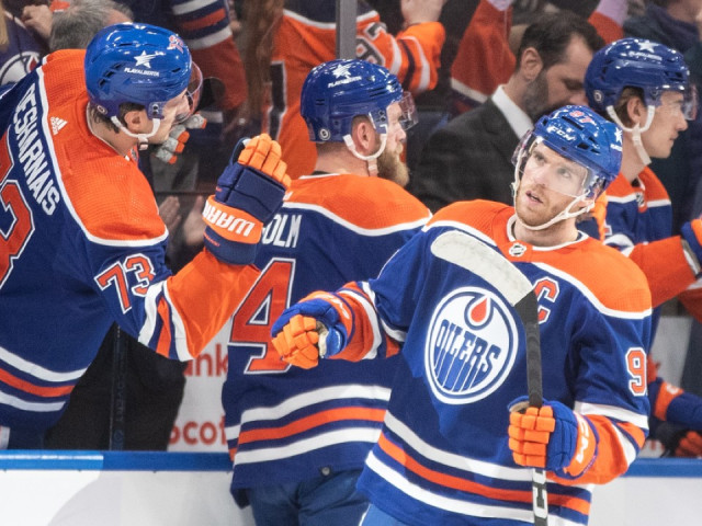 McDavid tallies five points, Hyman nets a pair as Oilers rout Ducks