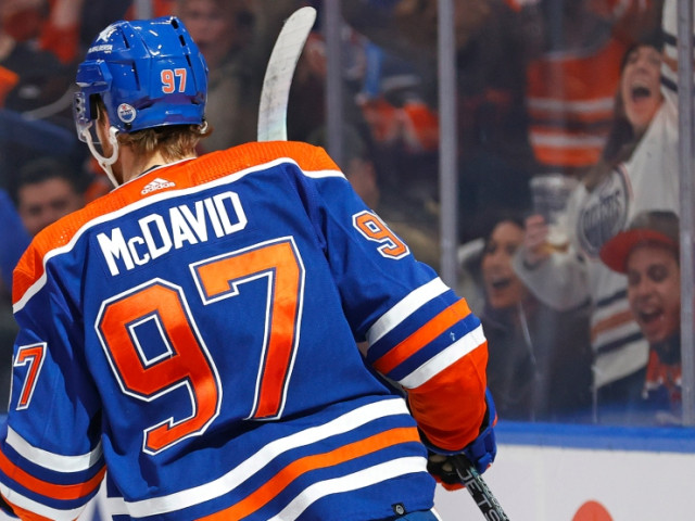 Oilers' McDavid hits mark last accomplished by Lemieux 28 years ago