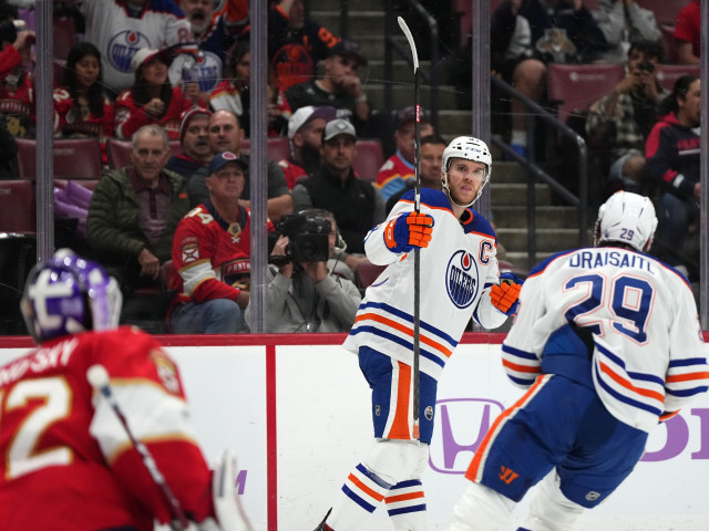 Is Connor McDavid once again the Hart Trophy favourite?