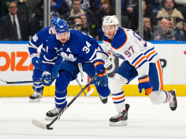 December trades, a roster challenge, Leafs or Oilers, and more: DGB mailbag