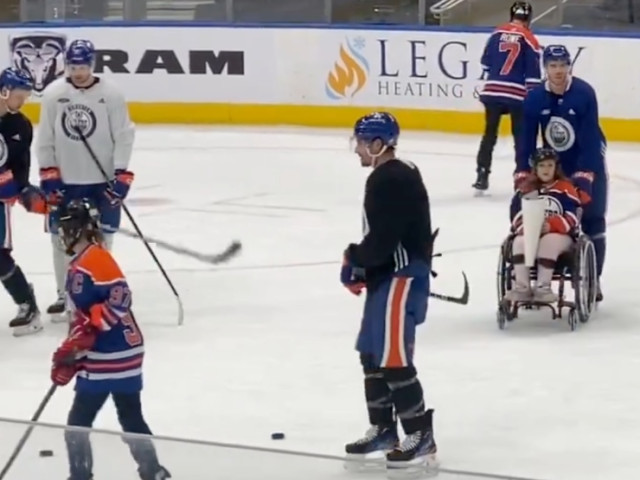 Oilers welcome Make-A-Wish kids onto Rogers Place ice after practice