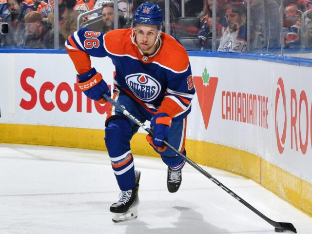 Why Oilers’ Philip Broberg will remain out of the lineup amid trade speculation