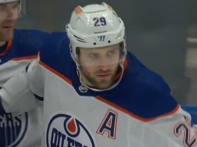 Draisaitl finishes clean passing play to get the Oilers rolling early