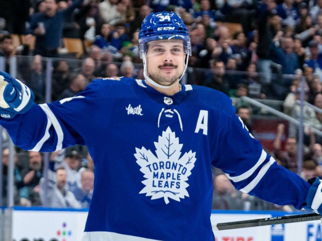 Matthews clear-cut favorite to win 'Rocket' after 1st to reach 25 goals