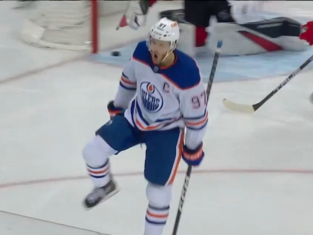 Oilers open the floodgates with three goals in 69 seconds to snatch lead vs. Devils