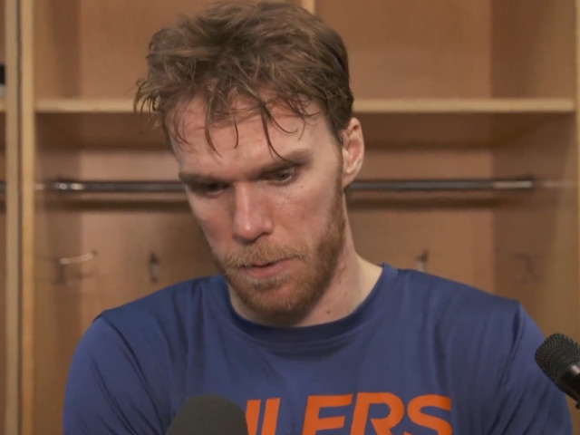 Oilers fans laugh at bizarre postgame question to Connor McDavid