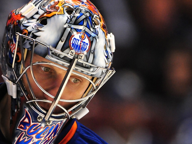 Former Oilers goalie Khabibulin returning to pro hockey at age 50