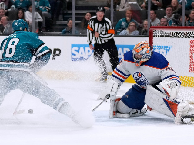 Skinner makes 25 saves as Oilers shut out Sharks