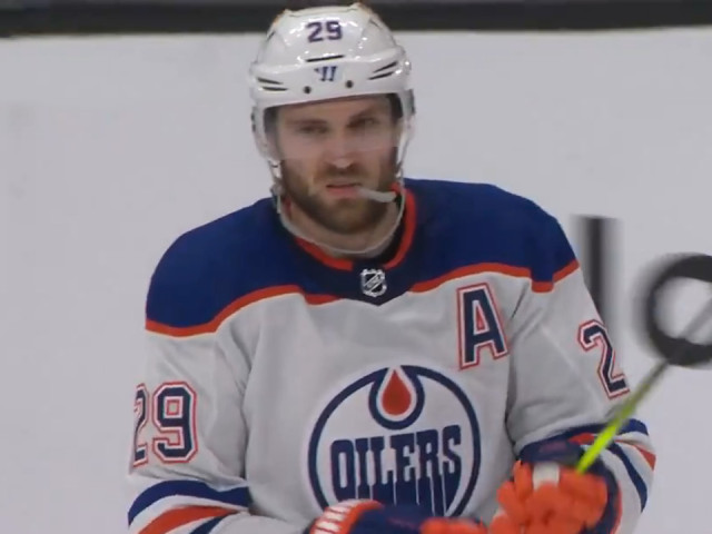 McDavid and Draisaitl link up on clean one-timer to tie it up for Oilers