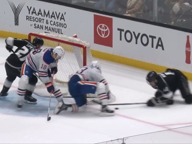 Oilers’ Nugent-Hopkins dives to rob Kings’ Kopitar of wraparound goal in OT