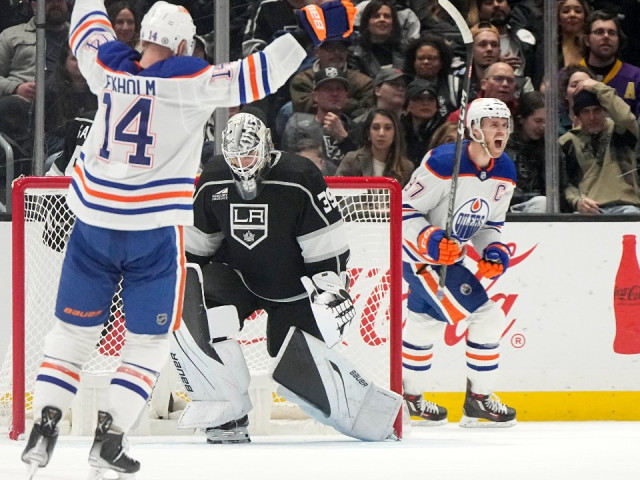 McDavid shines in 600th game as Oilers beat Kings in shootout