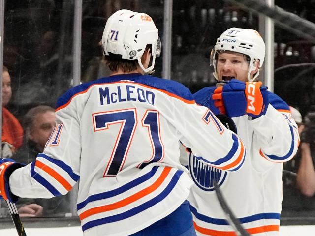 Foegele has career-high five points as surging Oilers rout Ducks