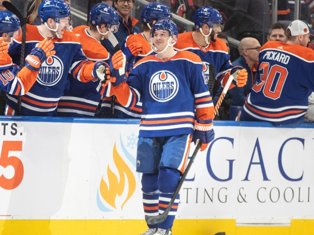 Hyman’s hat trick lifts surging Oilers past slumping Senators