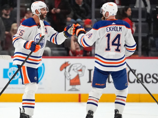 Oilers top Red Wings in OT to tie franchise record with ninth straight win