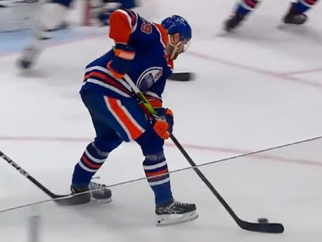 Draisaitl flicks home steep backhand to get Oilers on the board vs. Maple Leafs