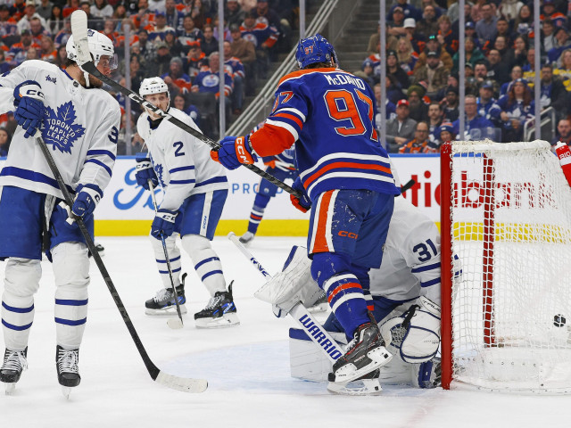 Game Highlights 40.0: Edmonton Oilers beat Toronto Maple Leafs 4-2