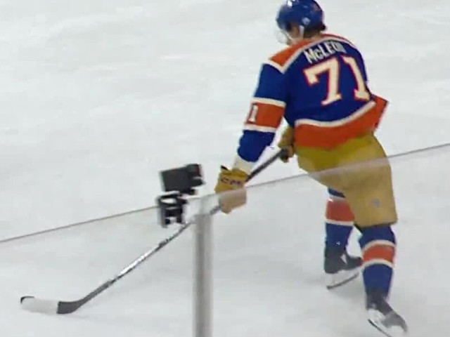 Oilers’ McLeod makes slick between-the-legs move, scores opening goal vs. Flames