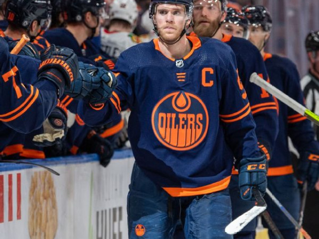 Oilers up win streak to 15, 2 shy of tying record