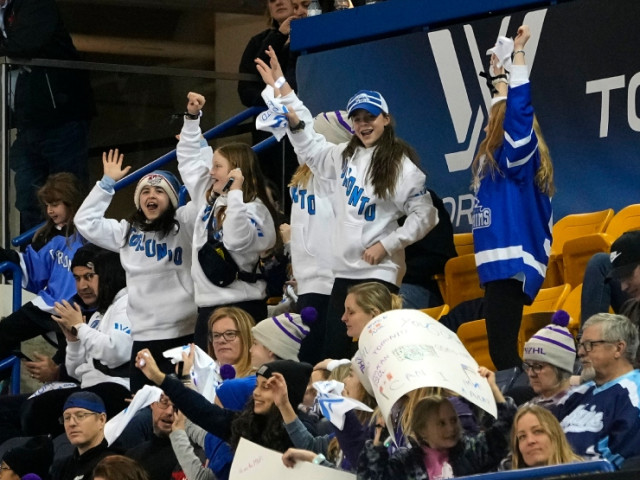 Toronto game set to break women's hockey attendance world record