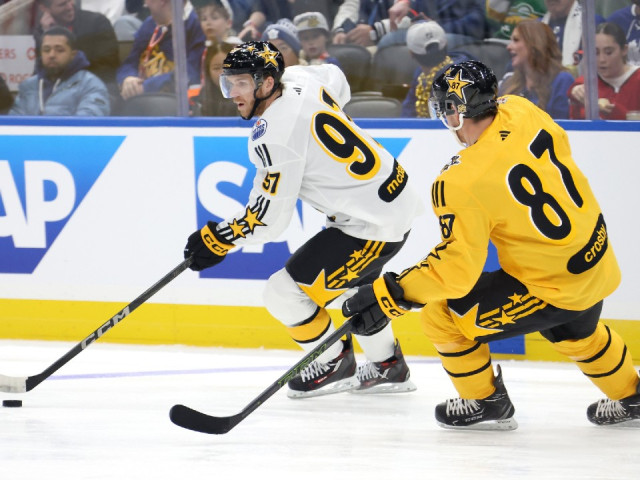 Team McDavid scores two late goals, wins in shootout over Team MacKinnon