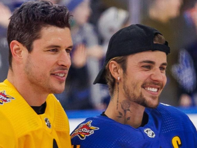 Fans can't get over Justin Bieber's awkward crop of pic from NHL All-Star Game