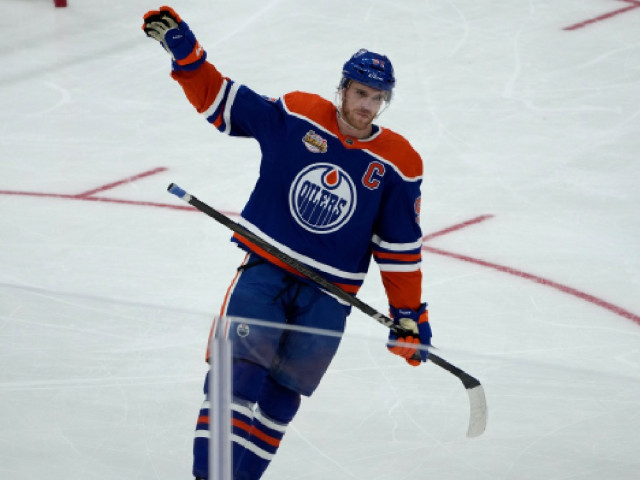 Oilers’ Connor McDavid talks about being a Nickelback fan and life outside the NHL