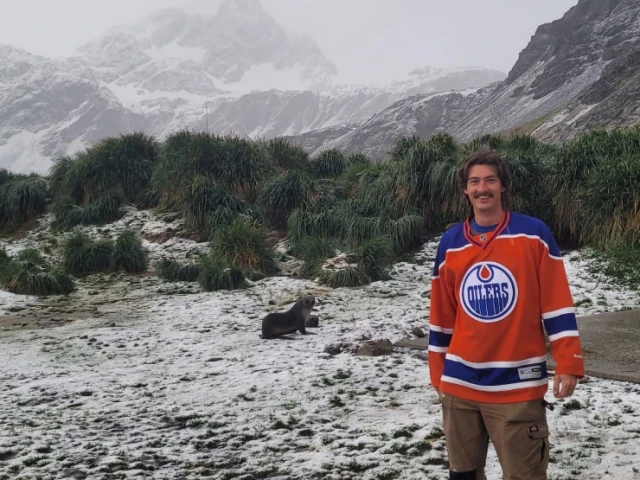 Edmonton Oilers fan hosted a watch party in one of the most remote places on Earth
