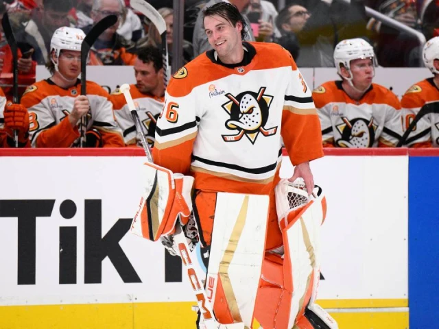 ‘Oilers just don’t feel that’s a worth it gamble’: Friedman on Gibson