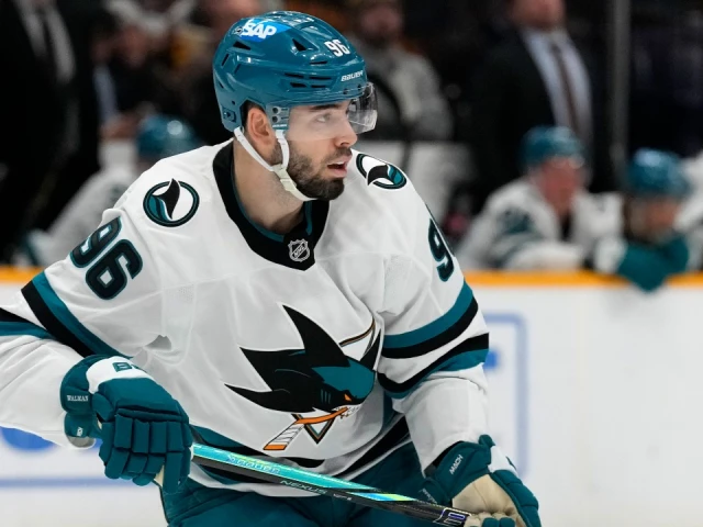 Oilers acquiring defenceman Jake Walman from Sharks