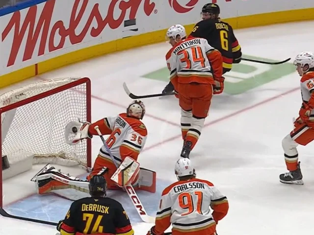 Gibson’s ridiculous robbery of Boeser | NHL Plays of the Week
