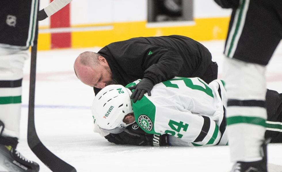 Stars’ Roope Hintz leaves game vs. Oilers after taking puck to face