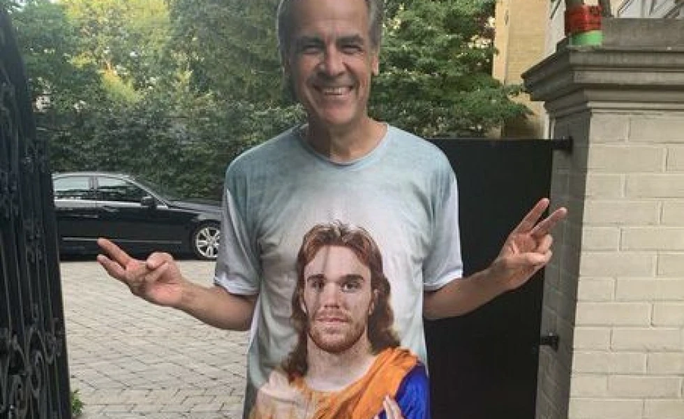 Canadian Prime Minister and former NCAA goalie Mark Carney joins Oilers during practice