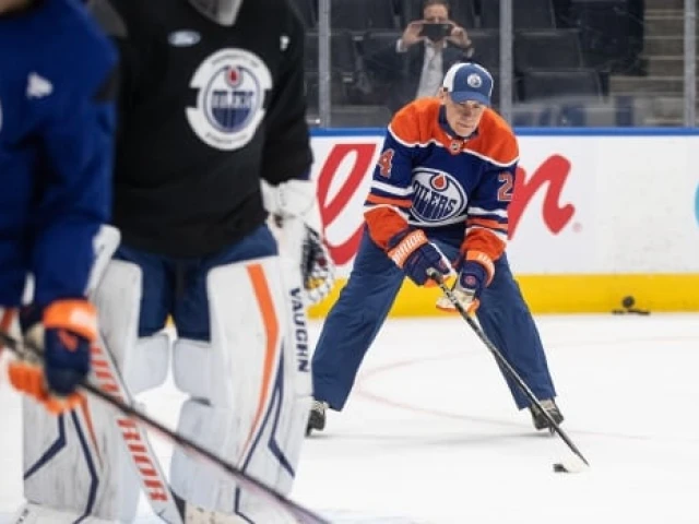 Oilers fan Mark Carney practices with team before Thursday's home game against Jets