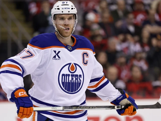 Oilers’ Connor McDavid leaves game vs. Jets with lower-body injury