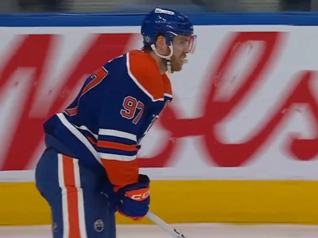 McDavid injured and leaves Edmonton Oilers game against Jets