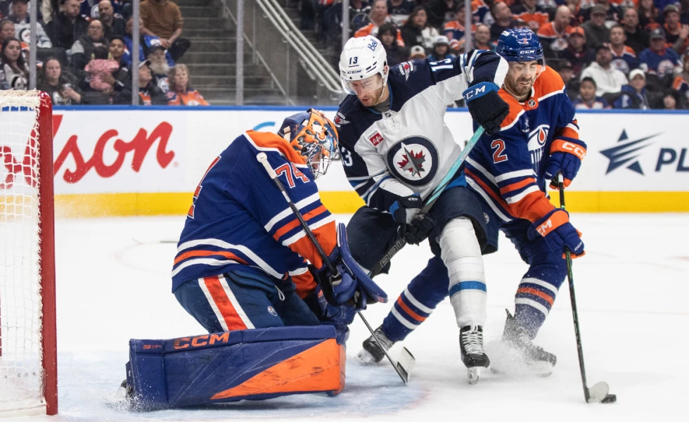 Oilers’ Stuart Skinner leaves game against Jets after collision